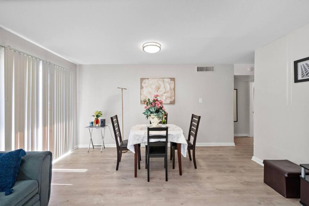 Cozy, Dedicated Workspace, Fast Wi-Fi Apartment Houston Exterior foto