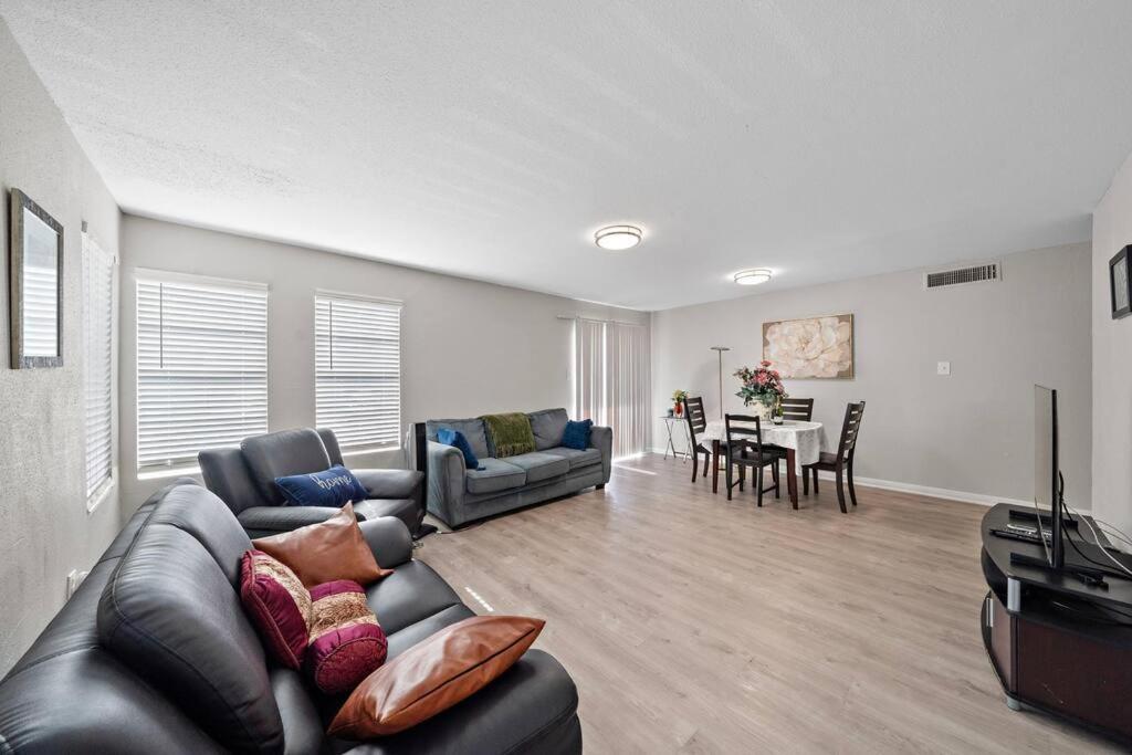 Cozy, Dedicated Workspace, Fast Wi-Fi Apartment Houston Exterior foto
