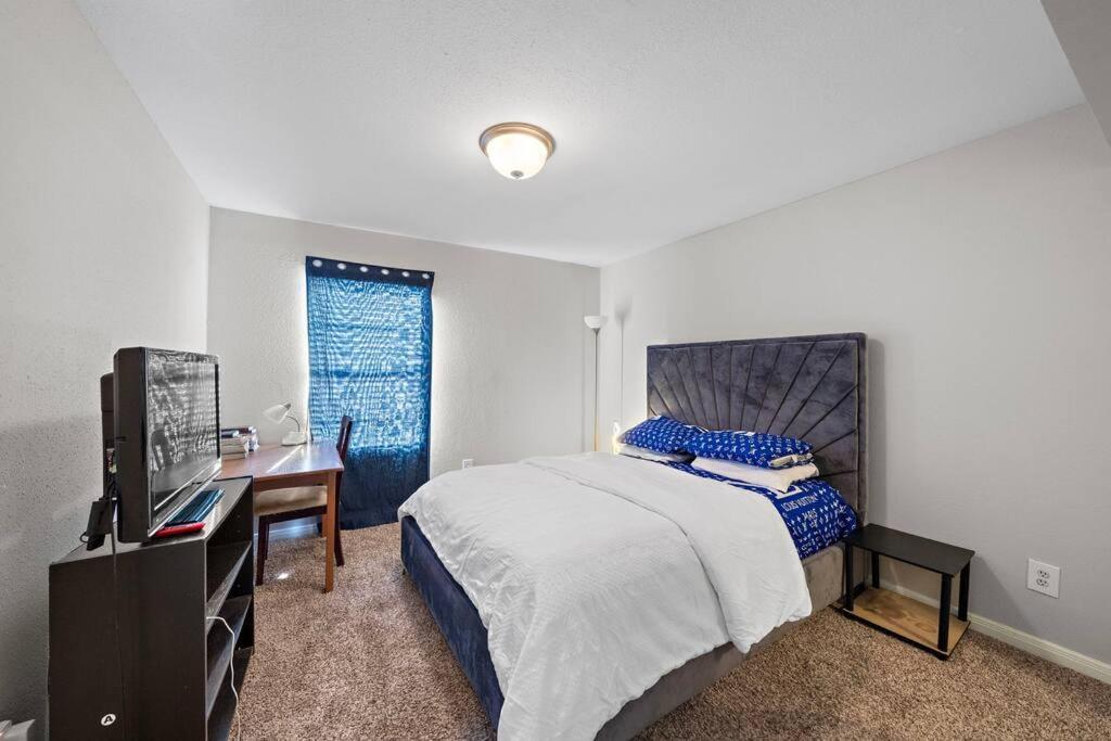 Cozy, Dedicated Workspace, Fast Wi-Fi Apartment Houston Exterior foto
